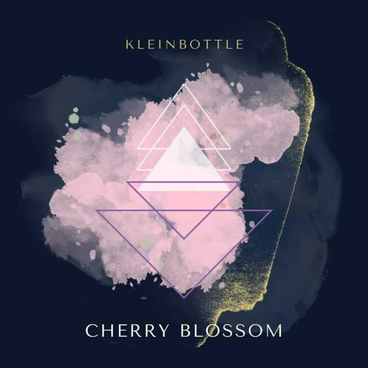 CHEERY BLOSSOM è il singolo di debutto del duo KLEINBOTTLE