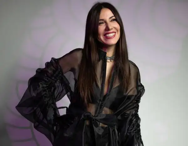 Claudia Gervasi online il nuovo singolo “Nonostante che tu sia” : la fragilità e la forza di chi continua a sperare