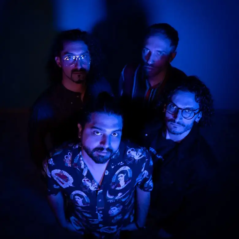 “Sleep Paralysis”: il viaggio emotivo dei Re-Volt tra fine, rinascita e identità sonora