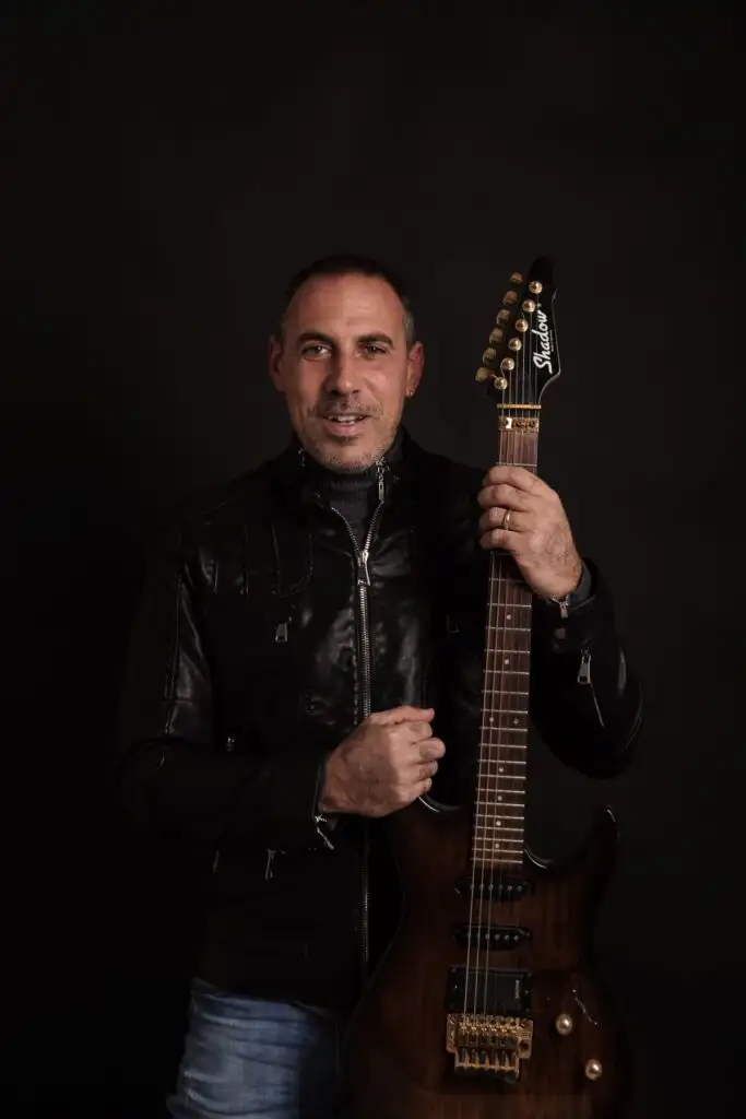 INTERVISTA- “Devi dimostrare” di Gianni Rotella: voce nuda, verità cruda