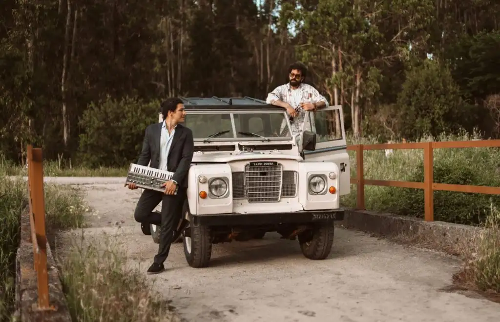 Porto Raro raccontano “The End Of Summer Days”, tra oceani di silenzio e luce al tramonto