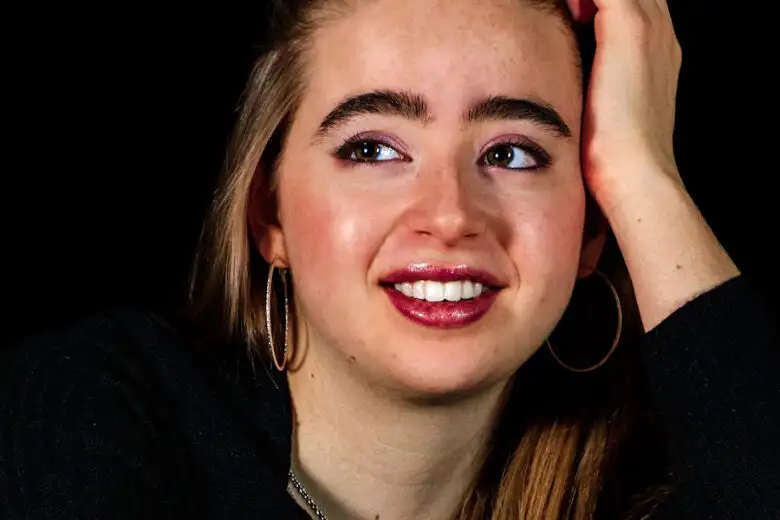 Cristina Bonan racconta “Stelle di plastica”: tra ricordi, fragilità e ricerca di sé