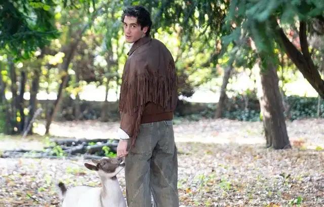 “L’amore da ubriachi”, il nuovo singolo di Levi