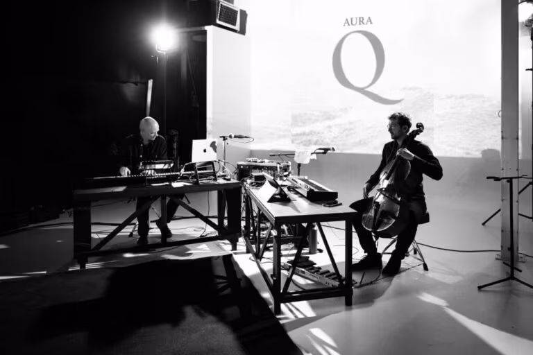 Aura Q