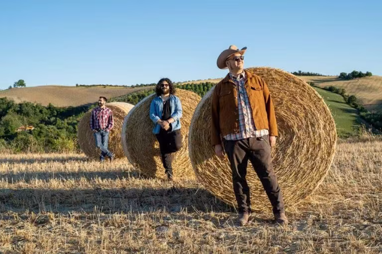Emir & His Band: Il palco come verità assoluta nel nuovo "LIVE!" (foto Paolo Pianezza)