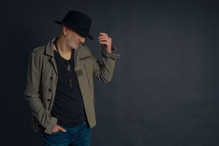 MARCO BONVICINI PUBBLICA ‘NAKED’, UN DISCO SENZA FILTRI TRA ROCK, FOLK E INTROSPEZIONE